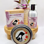Ensemble de produits pour chien Natur'O'Poil : boite en carton avec savon solide, boite en fer avec baume de soin et flacon spray